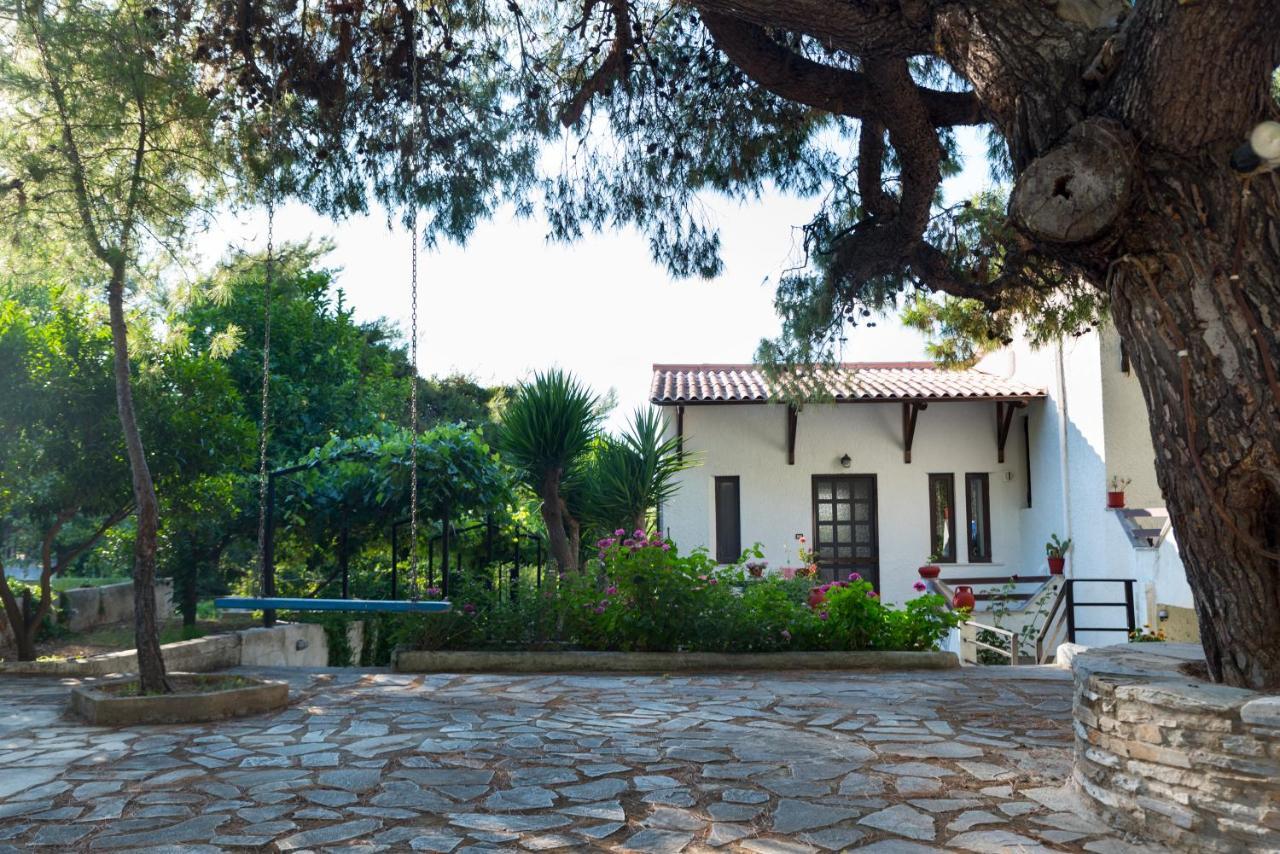 Iliochari Sea View Apartments Oropos - Kalamos Exterior photo