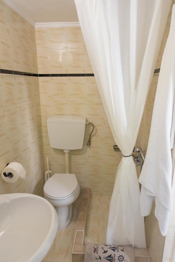 Iliochari Sea View Apartments Oropos - Kalamos Exterior photo